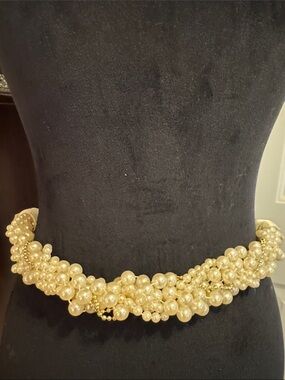 Pearl Cluster Waist Belt - Cream Statement Accessory